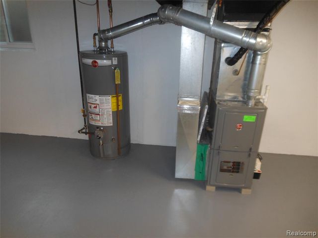 22025 Tanglewood Street, Saint Clair Shores, MI 48082