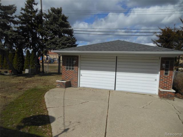 22025 Tanglewood Street, Saint Clair Shores, MI 48082