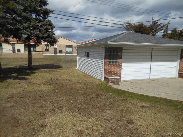 22025 Tanglewood Street, Saint Clair Shores, MI 48082