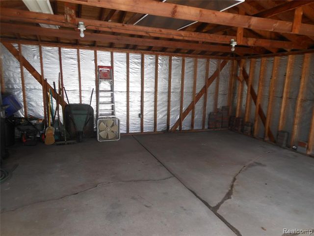 22025 Tanglewood Street, Saint Clair Shores, MI 48082