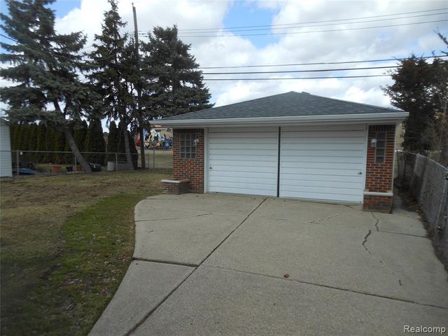 22025 Tanglewood Street, Saint Clair Shores, MI 48082