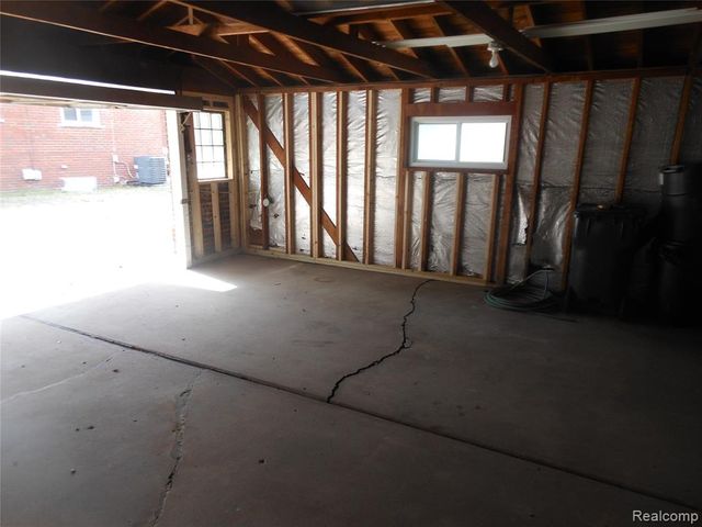 22025 Tanglewood Street, Saint Clair Shores, MI 48082