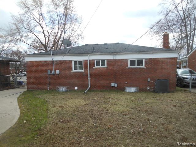 22025 Tanglewood Street, Saint Clair Shores, MI 48082