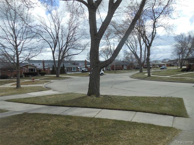 22025 Tanglewood Street, Saint Clair Shores, MI 48082