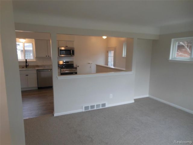 22025 Tanglewood Street, Saint Clair Shores, MI 48082