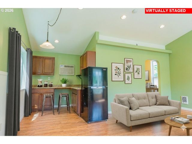 35271 MCKENZIE VIEW Dr, Springfield, OR 97478