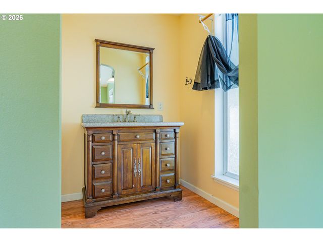 35271 MCKENZIE VIEW Dr, Springfield, OR 97478