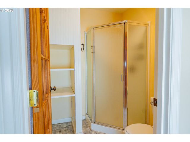 35271 MCKENZIE VIEW Dr, Springfield, OR 97478