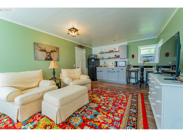 35271 MCKENZIE VIEW Dr, Springfield, OR 97478