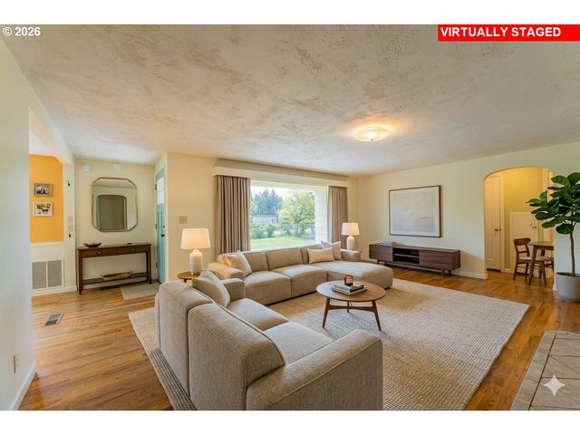 35271 MCKENZIE VIEW Dr, Springfield, OR 97478