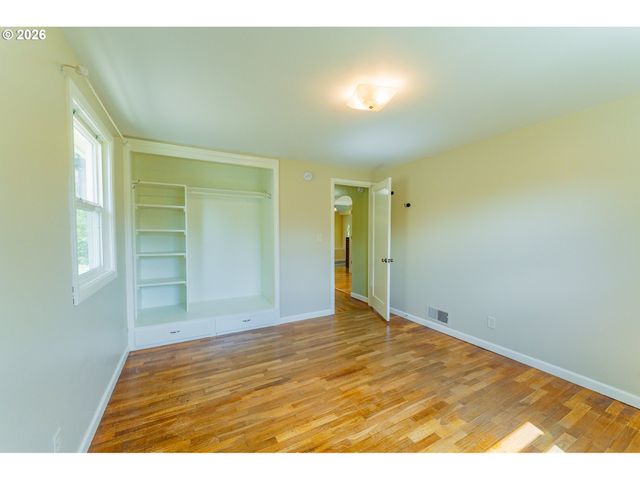 35271 MCKENZIE VIEW Dr, Springfield, OR 97478