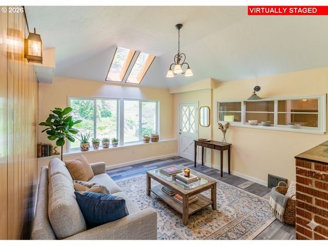 35271 MCKENZIE VIEW Dr, Springfield, OR 97478