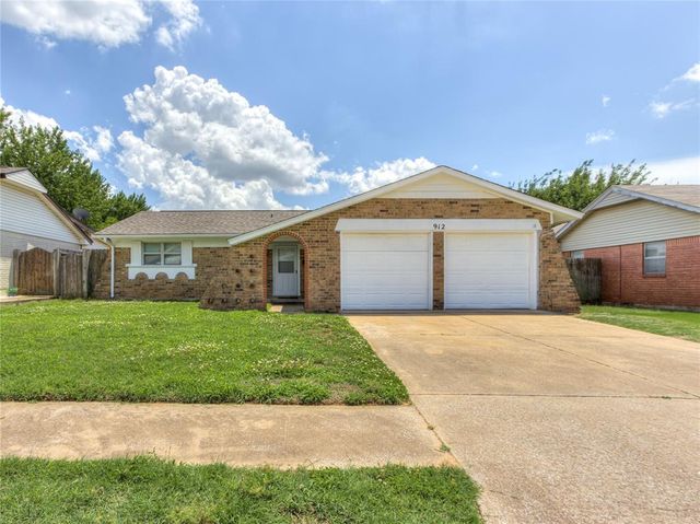 912 Meadowgreen Drive, Midwest City, OK 73110