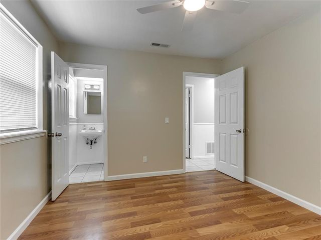 912 Meadowgreen Drive, Midwest City, OK 73110