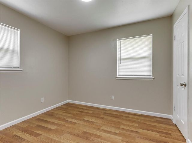 912 Meadowgreen Drive, Midwest City, OK 73110