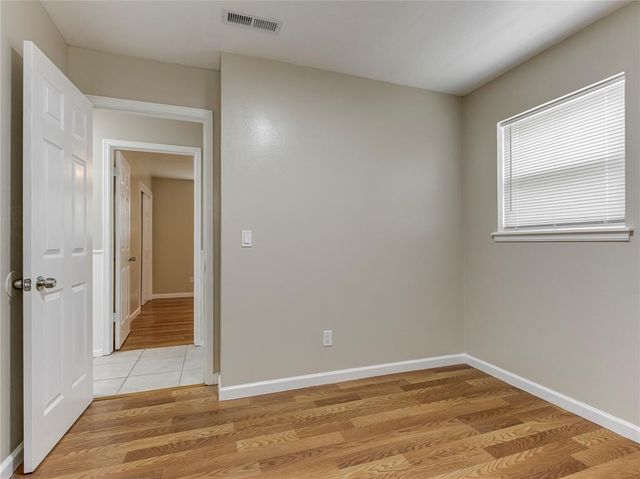 912 Meadowgreen Drive, Midwest City, OK 73110