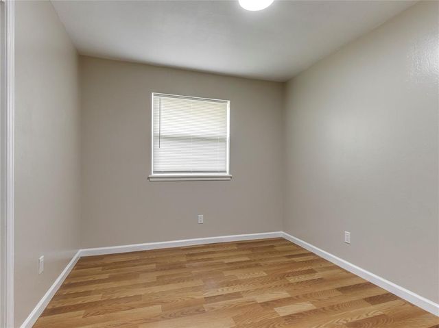 912 Meadowgreen Drive, Midwest City, OK 73110