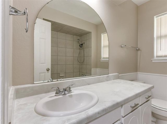 912 Meadowgreen Drive, Midwest City, OK 73110
