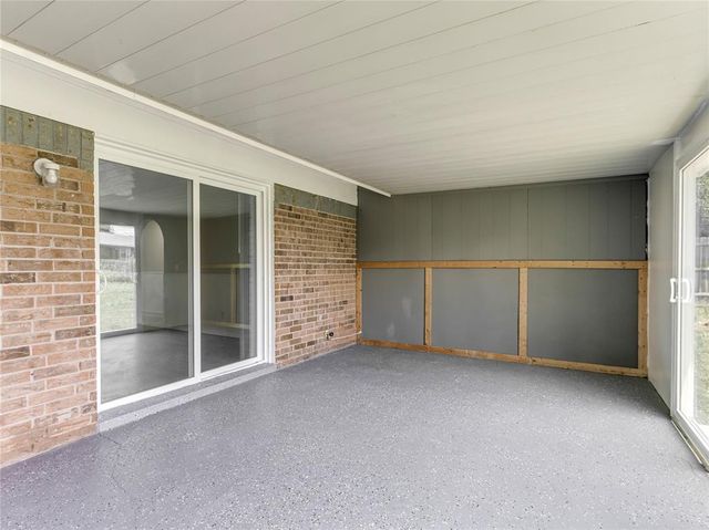 912 Meadowgreen Drive, Midwest City, OK 73110