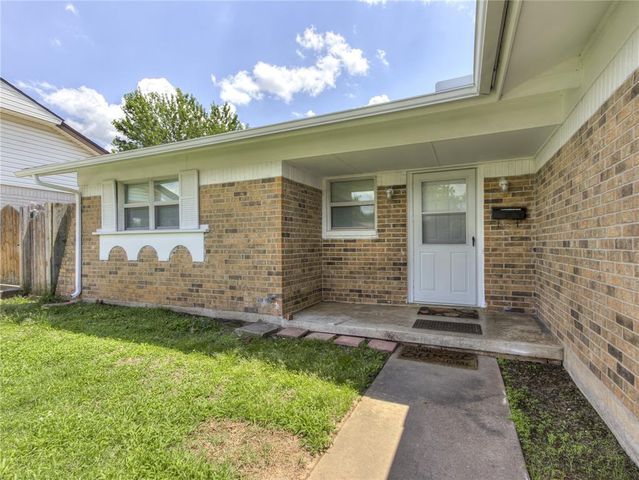 912 Meadowgreen Drive, Midwest City, OK 73110