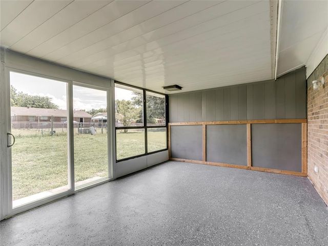 912 Meadowgreen Drive, Midwest City, OK 73110