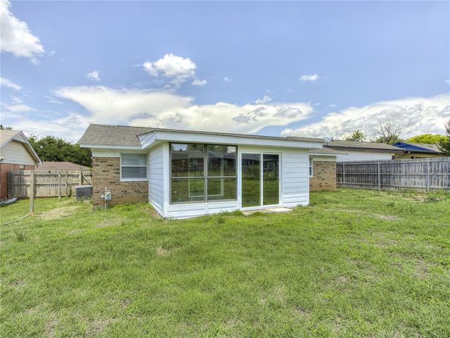 912 Meadowgreen Drive, Midwest City, OK 73110