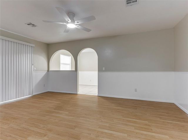 912 Meadowgreen Drive, Midwest City, OK 73110
