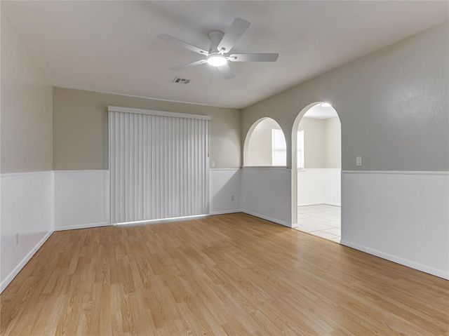 912 Meadowgreen Drive, Midwest City, OK 73110