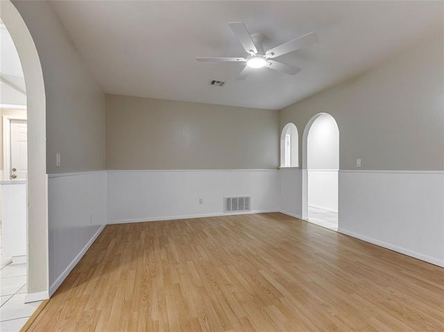 912 Meadowgreen Drive, Midwest City, OK 73110