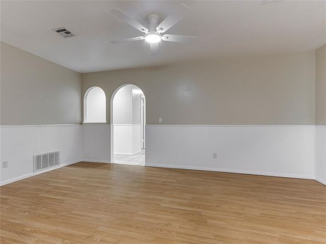 912 Meadowgreen Drive, Midwest City, OK 73110