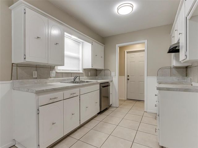 912 Meadowgreen Drive, Midwest City, OK 73110