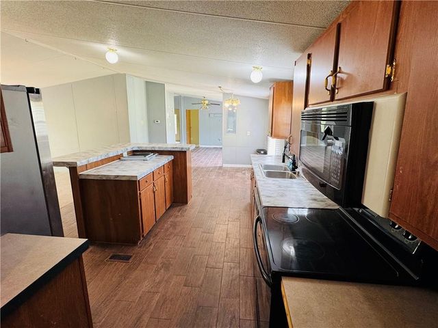 5062 Lampadoshia Road, Waverly, GA 31565