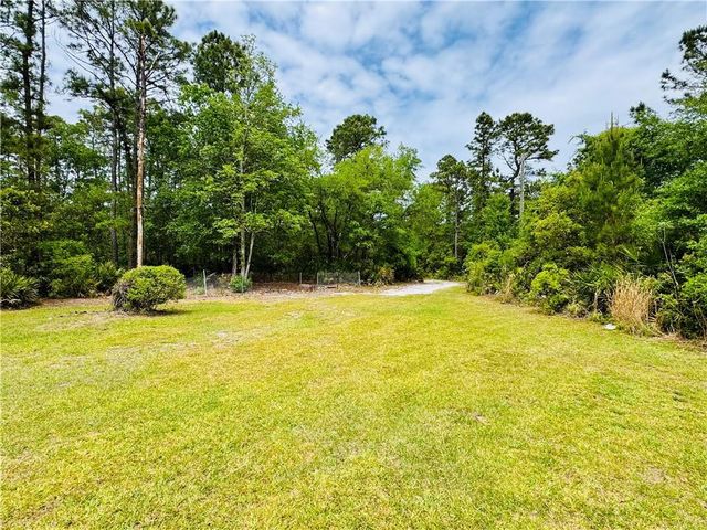 5062 Lampadoshia Road, Waverly, GA 31565