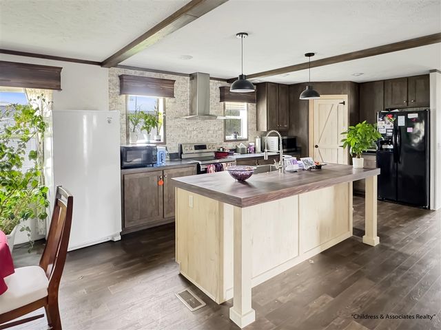 7342 Old Hickory Drive, Belmont, MI 49306
