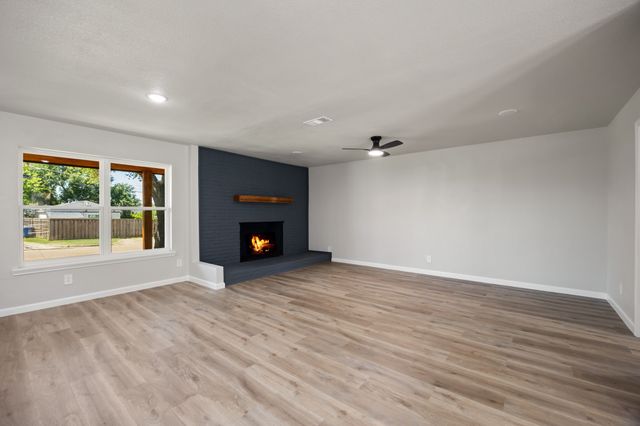 4577 Silversprings Drive, Dallas, TX 75211