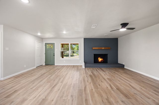 4577 Silversprings Drive, Dallas, TX 75211