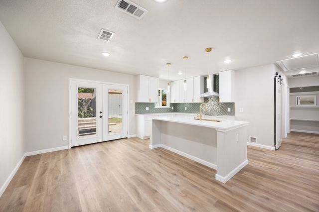 4577 Silversprings Drive, Dallas, TX 75211