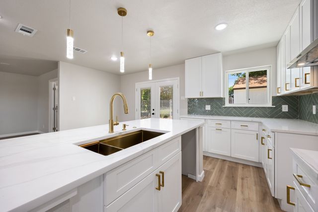 4577 Silversprings Drive, Dallas, TX 75211