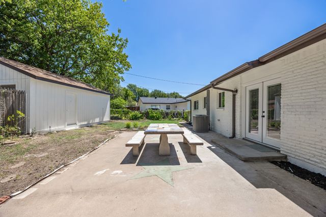 4577 Silversprings Drive, Dallas, TX 75211