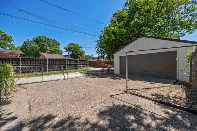 4577 Silversprings Drive, Dallas, TX 75211