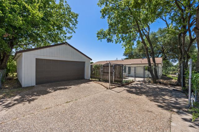 4577 Silversprings Drive, Dallas, TX 75211