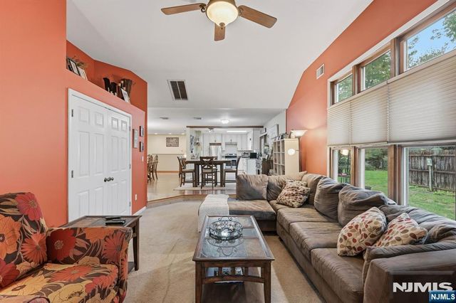 8 N 1st Street, Park Ridge, NJ 07656