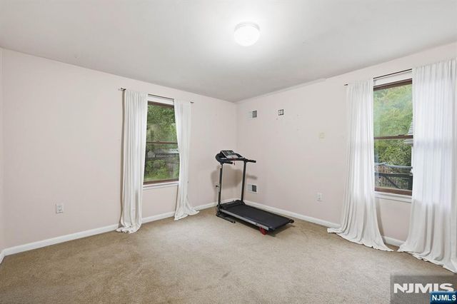 8 N 1st Street, Park Ridge, NJ 07656
