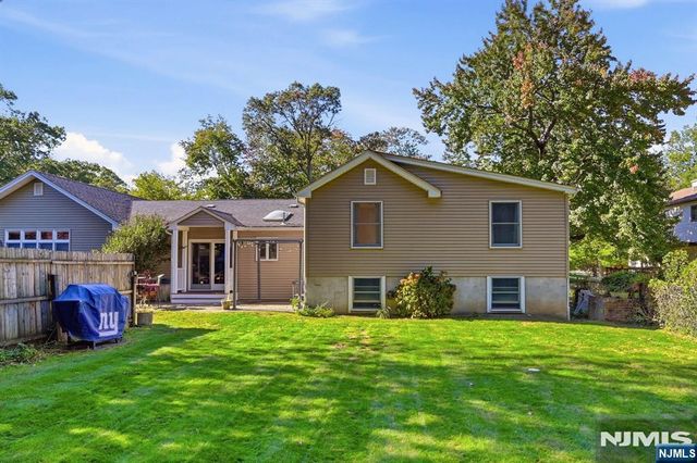 8 N 1st Street, Park Ridge, NJ 07656