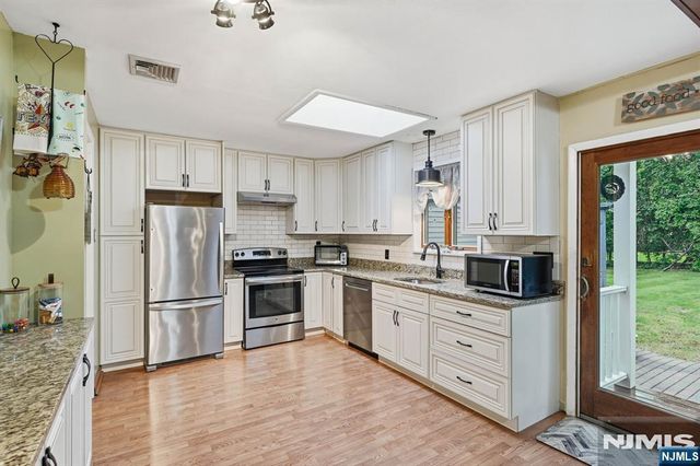 8 N 1st Street, Park Ridge, NJ 07656