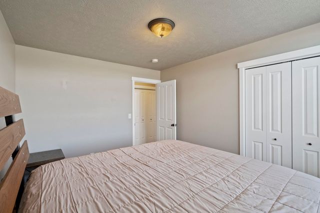 15317 N Hunters Pointe Rd, Mead, WA 99021