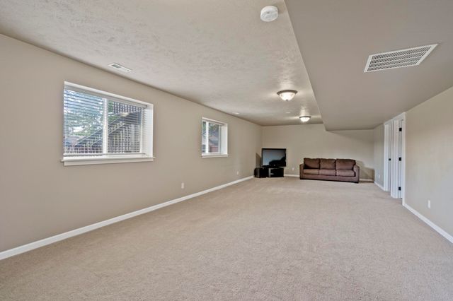 15317 N Hunters Pointe Rd, Mead, WA 99021