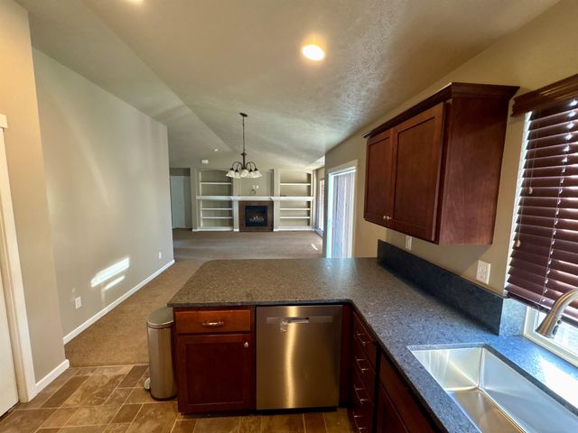 15317 N Hunters Pointe Rd, Mead, WA 99021