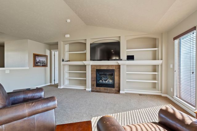 15317 N Hunters Pointe Rd, Mead, WA 99021