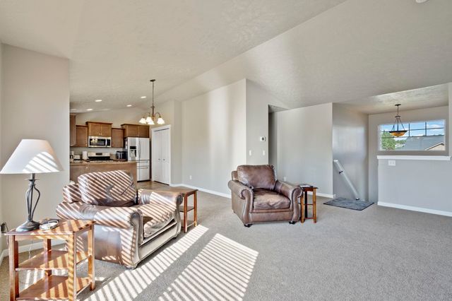 15317 N Hunters Pointe Rd, Mead, WA 99021